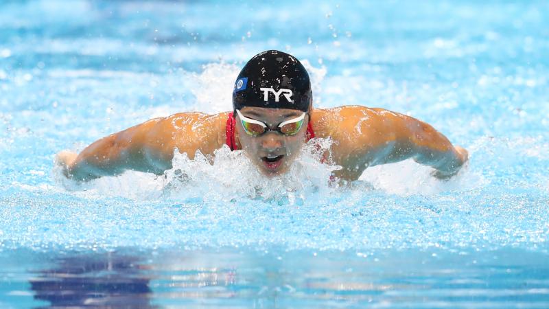 a female Para swimmer doing butterfly