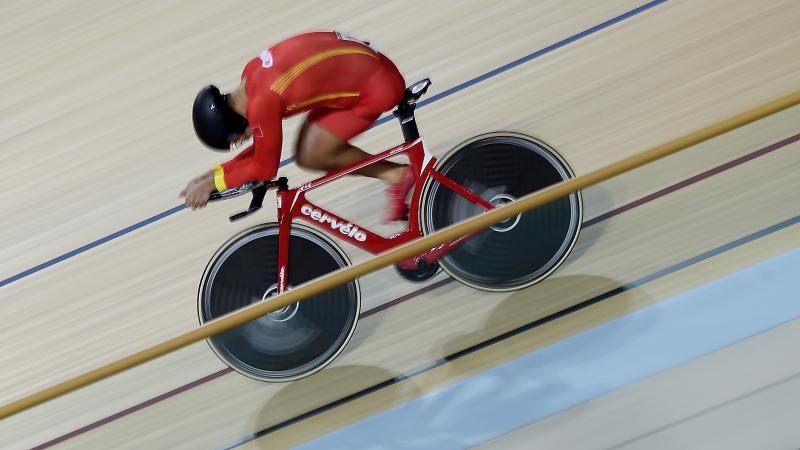 Chinese cyclist Guihua Liang