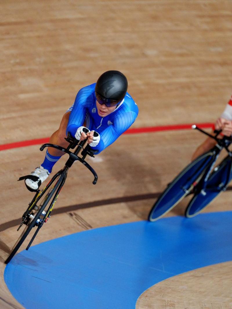 Two male Para cyclists compete