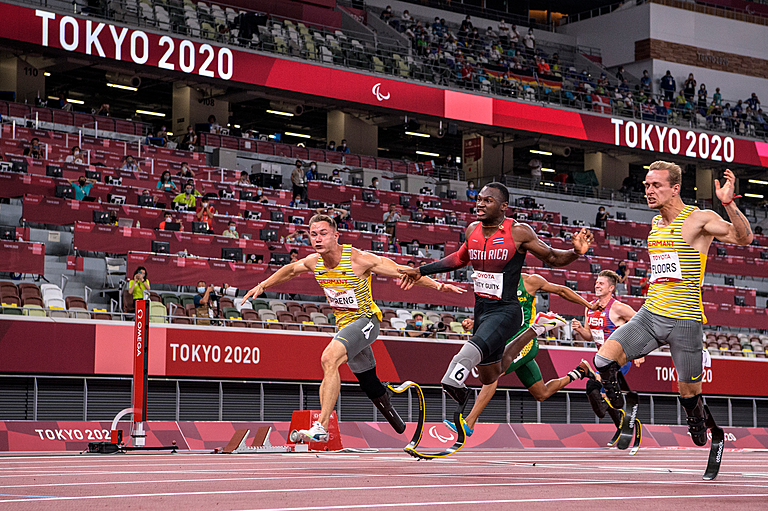 Amazing finish in the 100m with three male sprinters crossing the line about the same time