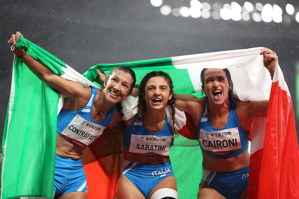 Italy's Monica Contrafatto (left), Ambra Sabatini (centre) and Martina Caironi celebrate their triple podium at Tokyo 2020. 