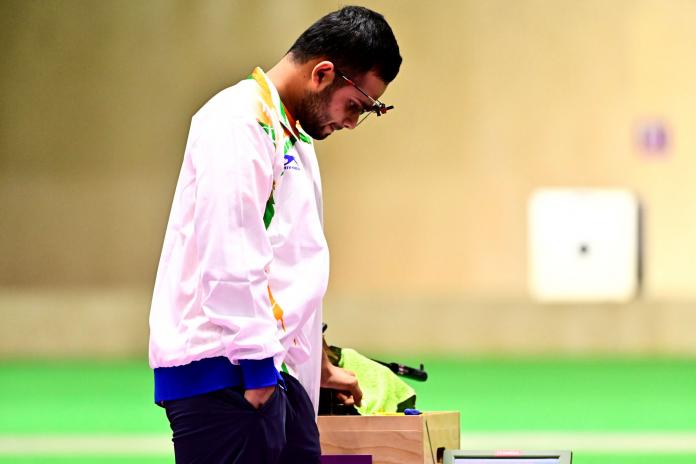 A male athlete looks down during competition