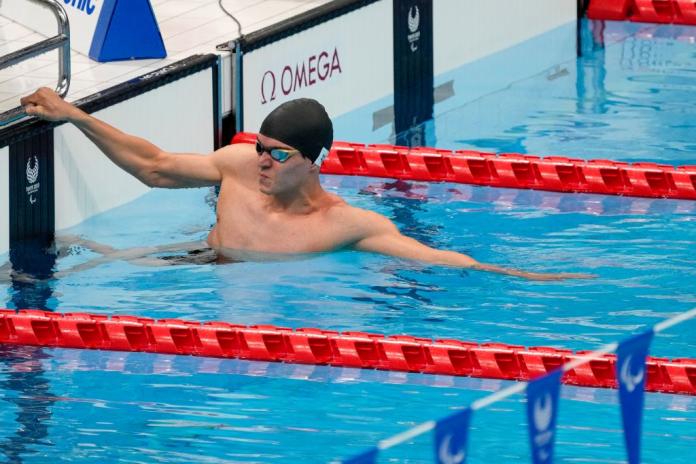 A male Para swimmer in competition