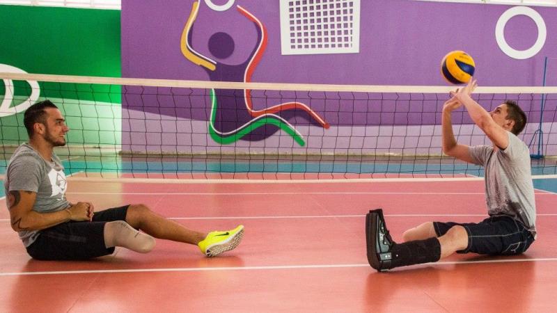 Follmann played sitting volleyball with Leite and watched the swimming and athletics national teams practice in the Brazilian Paralympic Centre.