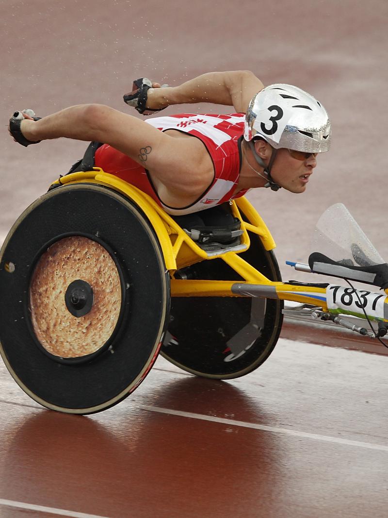 Marcel Hug competing