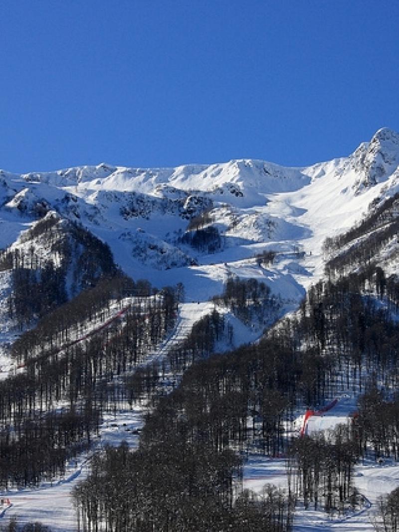 A picture of the venue with the ski tracks