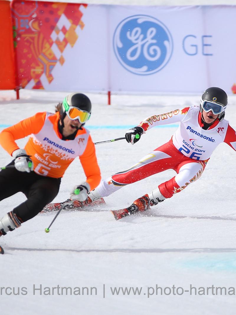 Two skiers behind each other on the slope