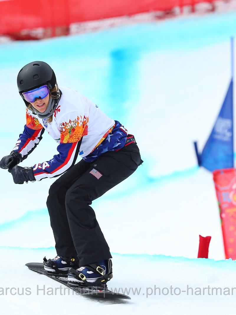 Amy Purdy going over a hill in the snowboard cross course in Rosa Khutor.