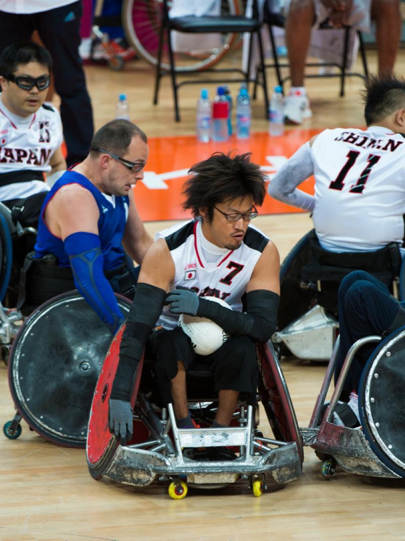 Daisuke IKEZAKI, Japan keeps the ball protected