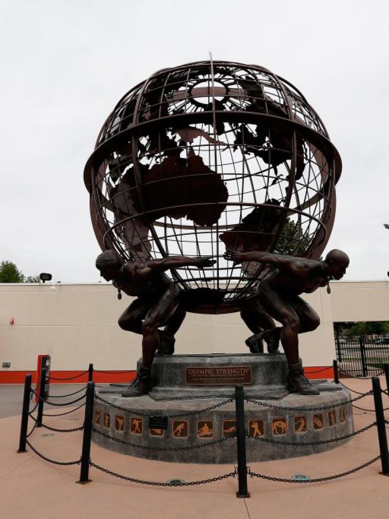 Sculpture showing a golbus held by four people