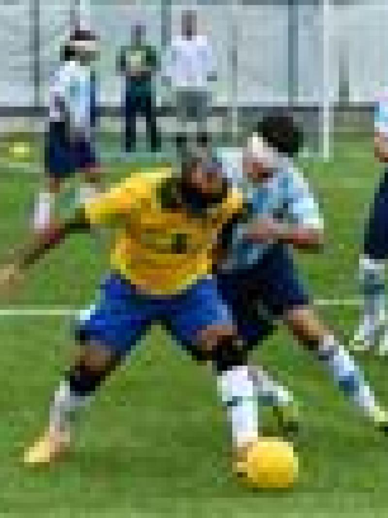 Brazil and Argentina fought out a tough 0-0 draw in five-a-side football.
