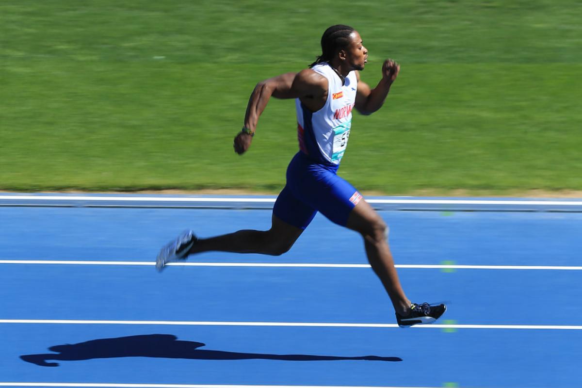 a male Para athlete sprinting