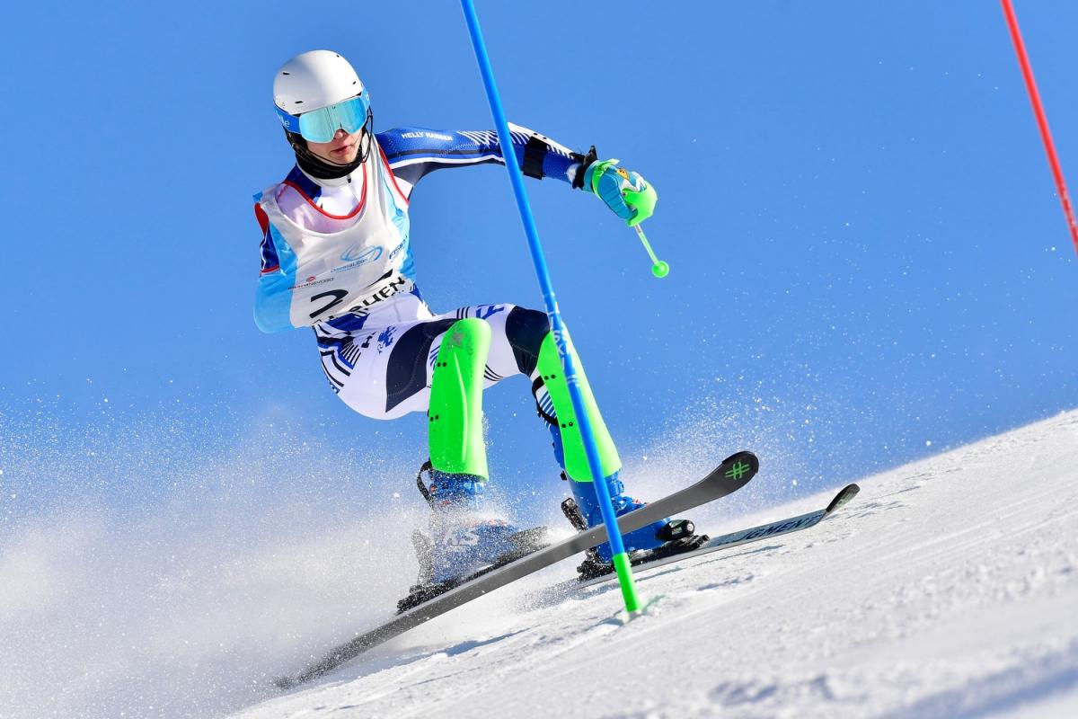 An armless male skier competing