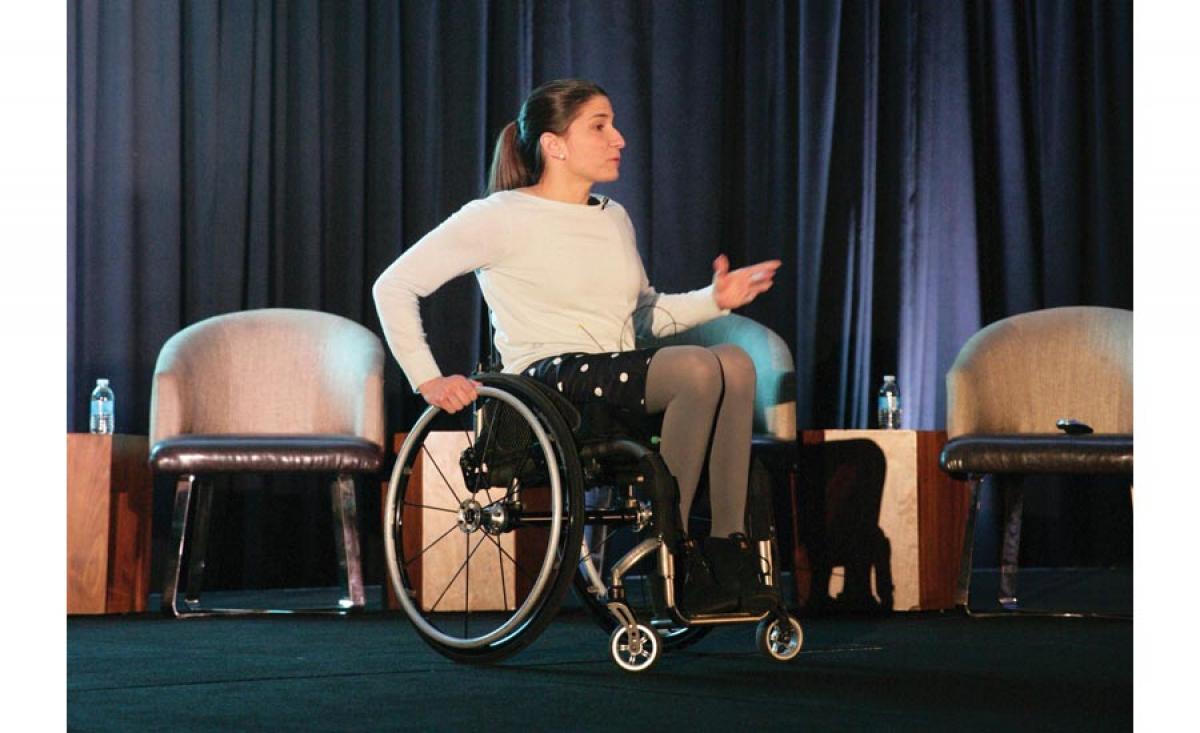 Ileana Rodríguez on stage giving a speech