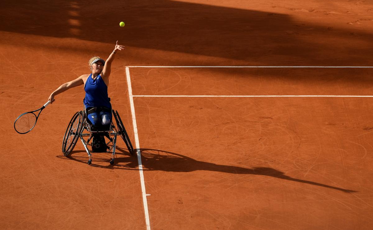 Jordanne Whiley serving