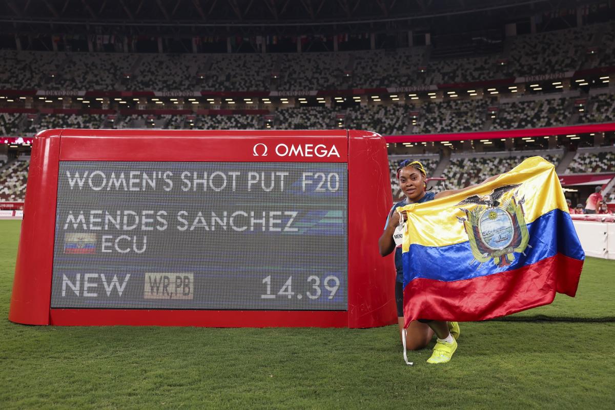 poleth shows ecuador flag