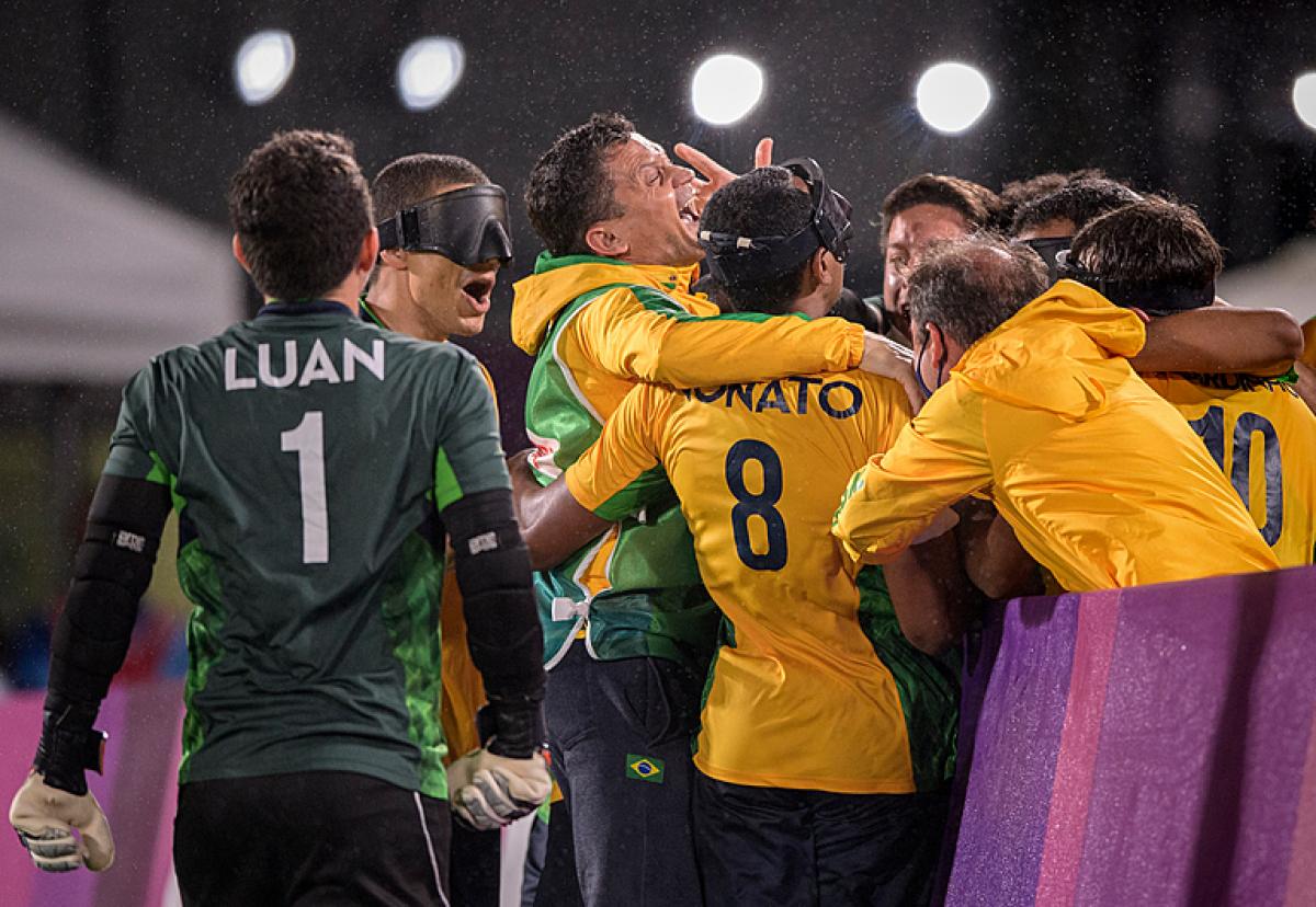 T'QUIO, TO - 03.08.2021: TOKYO 2020 OLYMPIAD TOKYO - Renier do Brasil  celebrates scoring decisive penalty during the Mexico-Brazil soccer game at  the Tokyo 2020 Olympic Games held in 2021, the game