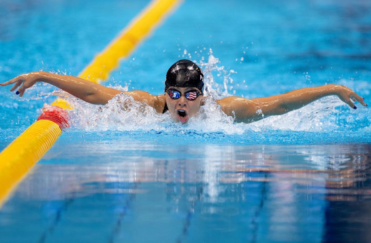 Anastasia Pagonis comes up for air mid-stroke during the women’s 200m Individual Medley SM13 final at Tokyo 2020.