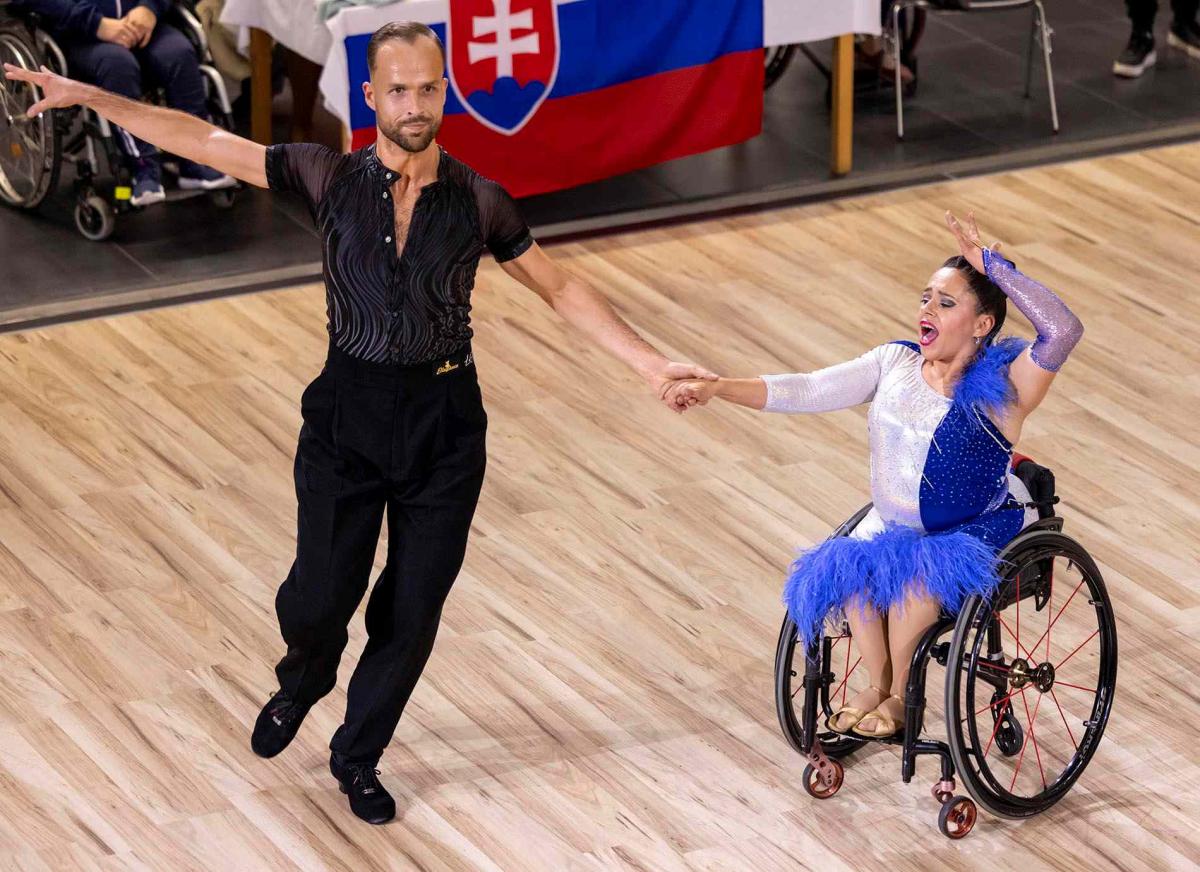 Para dancers in action