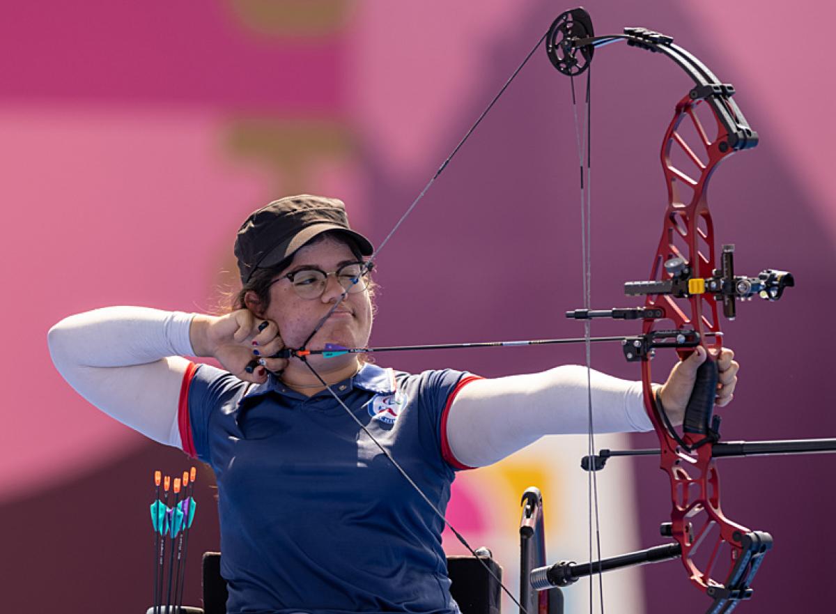 Para archer Mariana Zuniga pulls back her arrow ready to shoot 