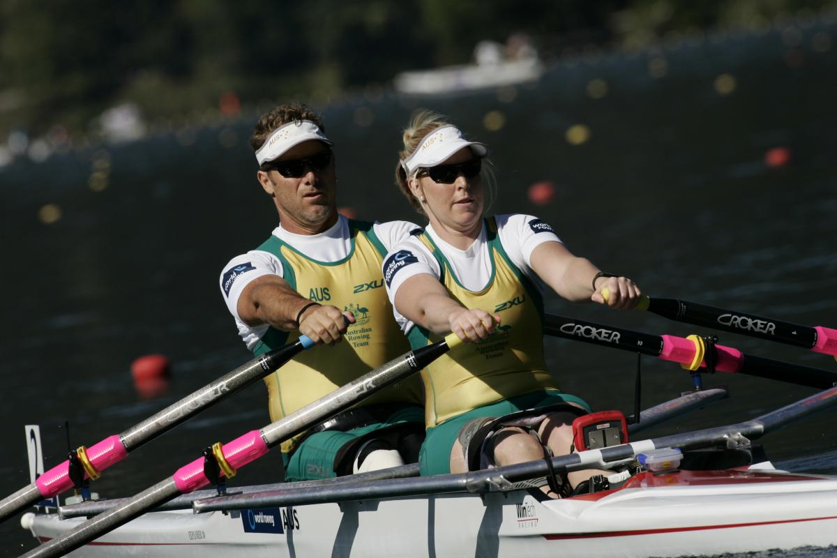 A picture of 2 people rowing together