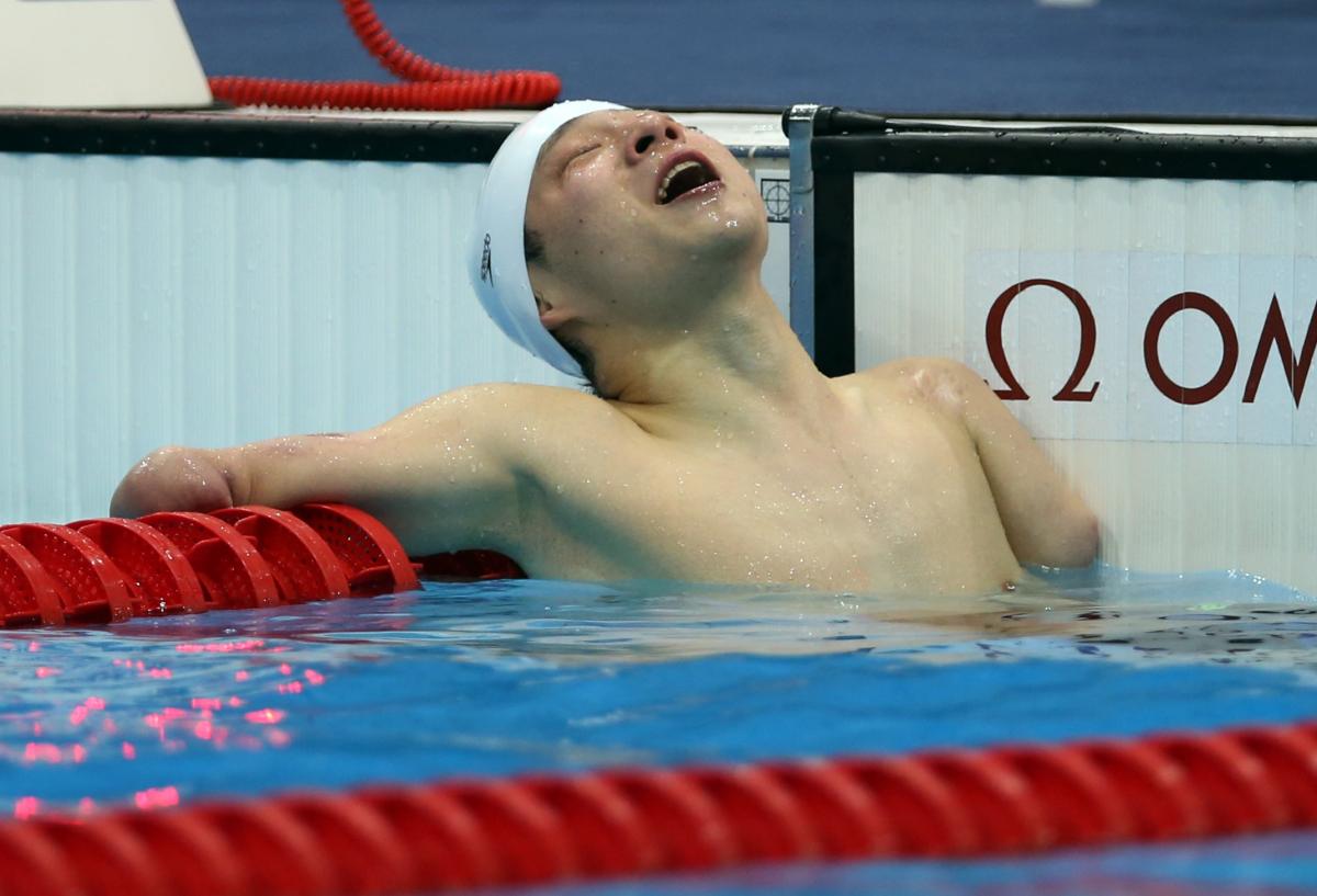 China's Qing Xu celebrates London 2012 gold