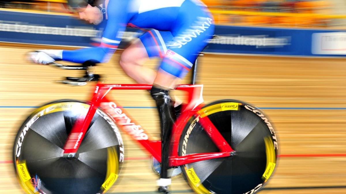 Slovakia’s Jozef Metelka ensured himself of gold in the men’s 4,000m pursuit race final in the C4 class at Apeldoorn 2015.