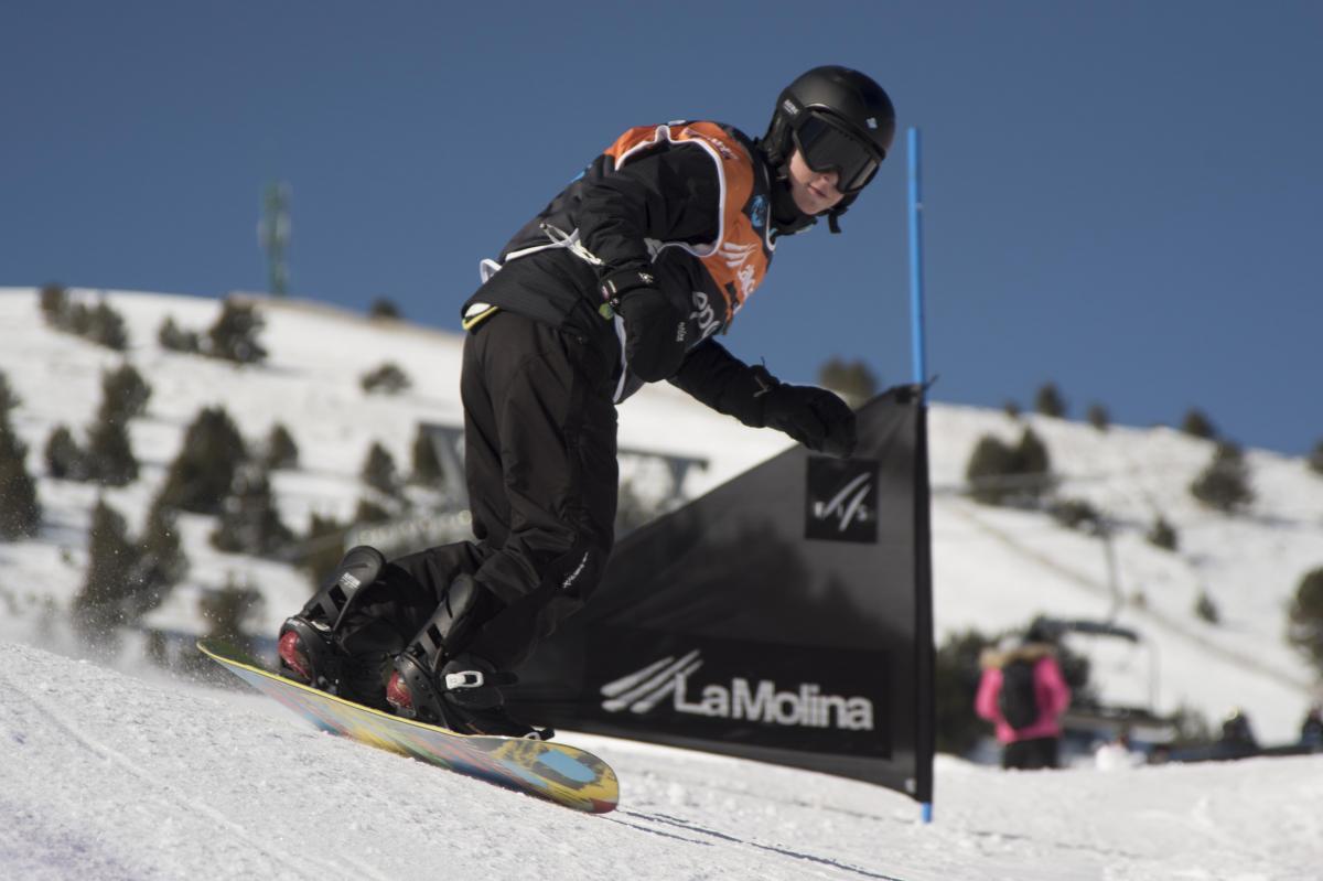 Snowboarder passing a gate