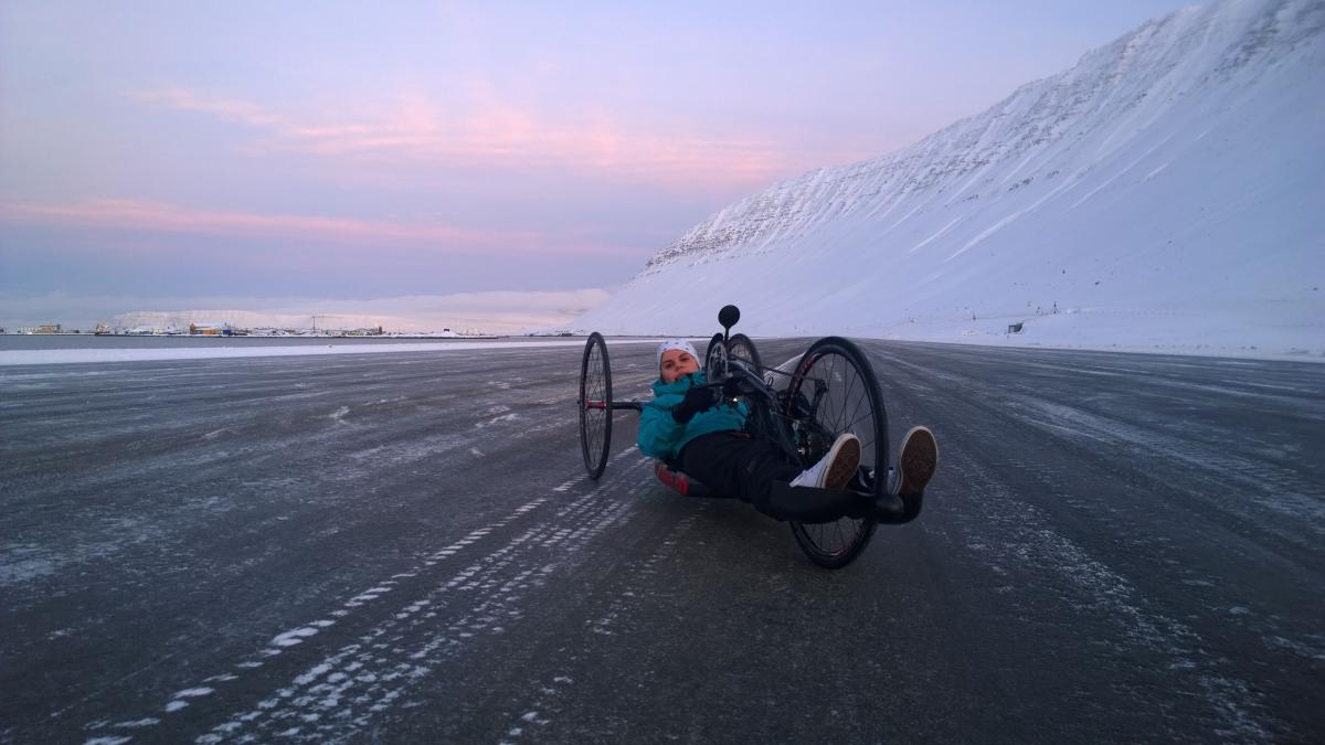 Handcyclist in front of an iced mountain