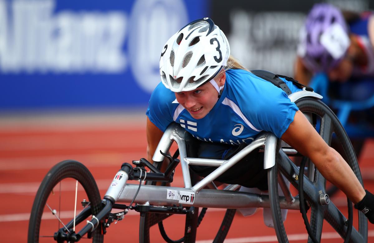 Female wheelchair racer