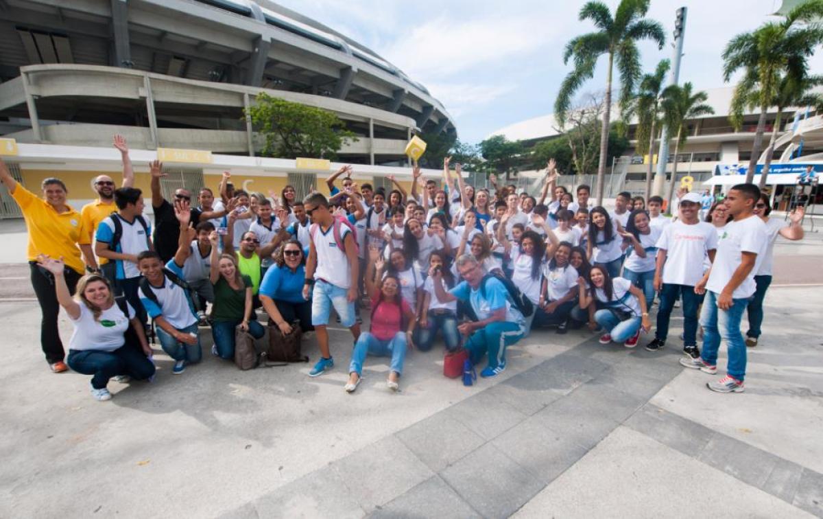 Big group of people posing for a picture