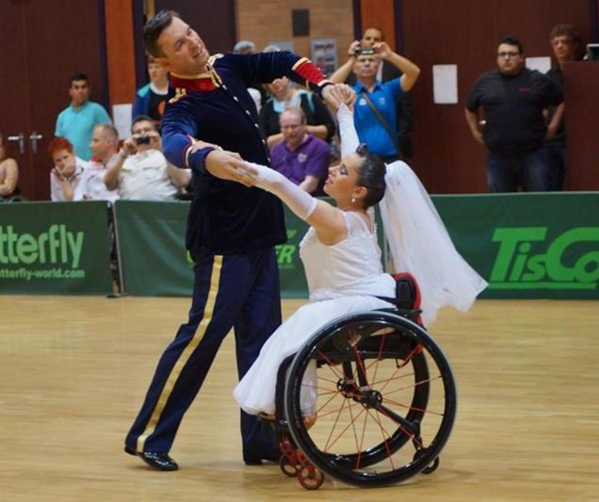 Kasicka and Vidasic - wheelchair dance sport