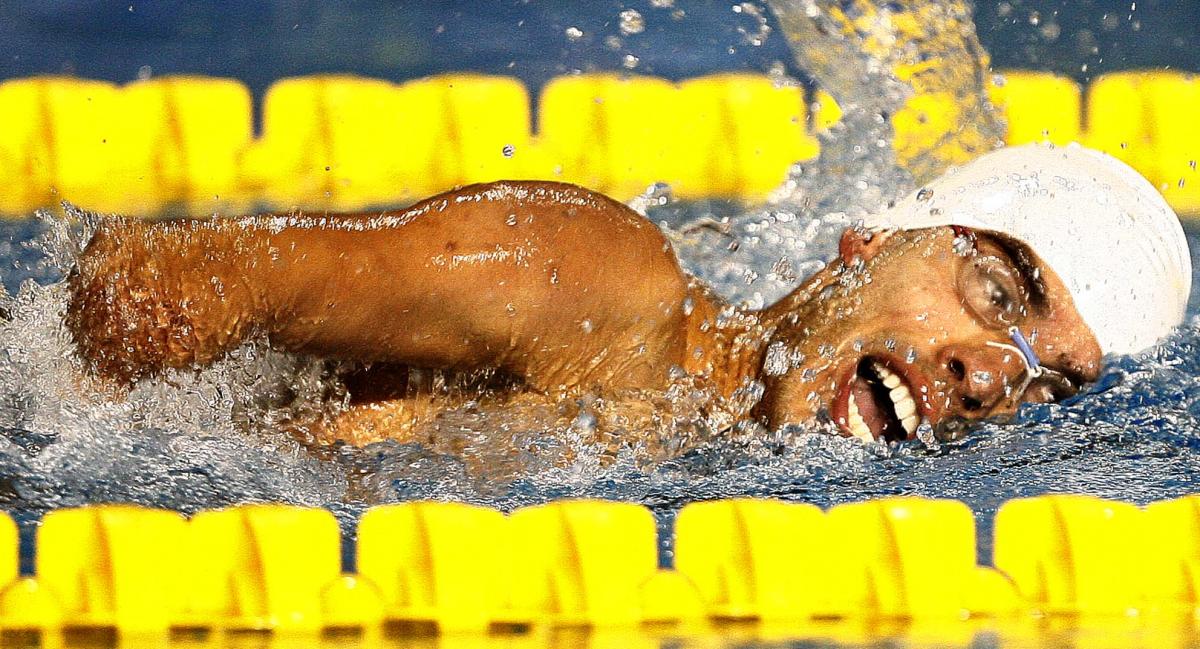 a para swimmer moves through the water