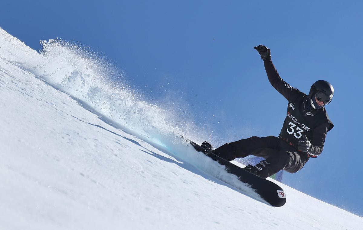 a male Para snowboarder