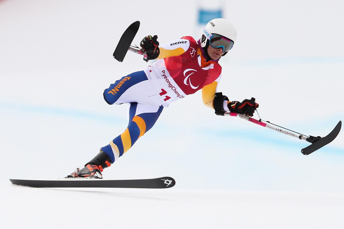 a Para alpine skier goes down the slope