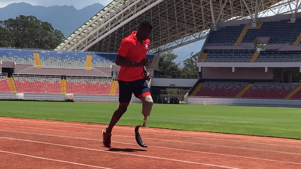 a male Para athlete runs on the track